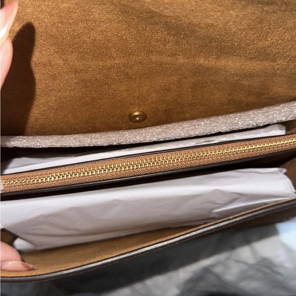 Crossbody bag adjustable straps 3 different strap attachments Gold detailing - Picture 2 of 4